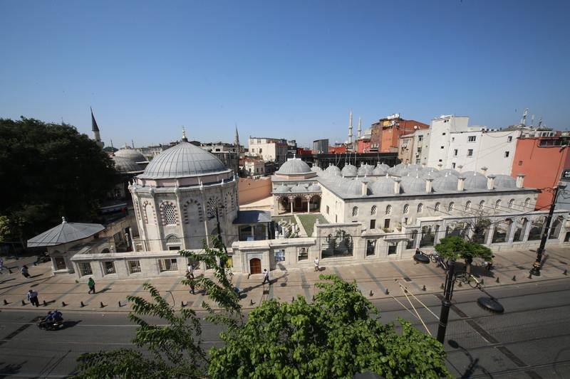 Tyrbja ku është varrosur, dhe medreseja e ndërtuar prej tij